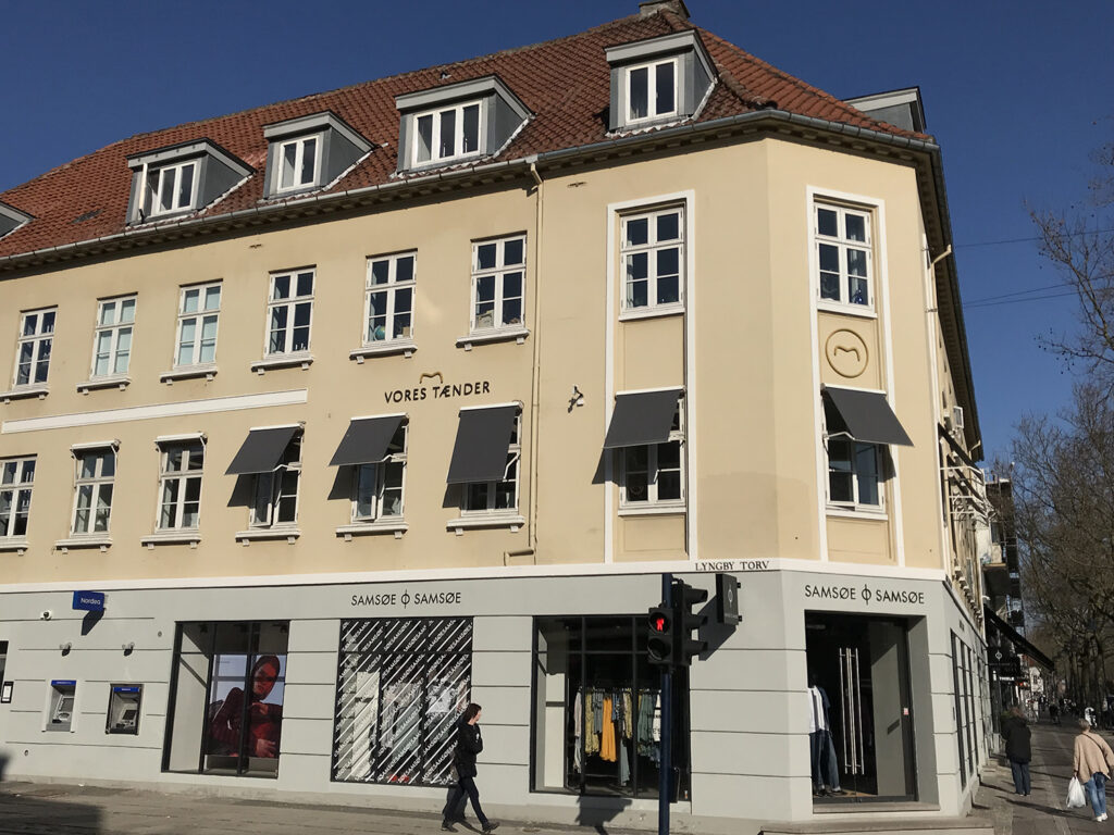 Bøjletandlæge i Lyngby. Tandregulering med usynlige plastskinner